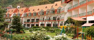 kasauli-resorts-lawns